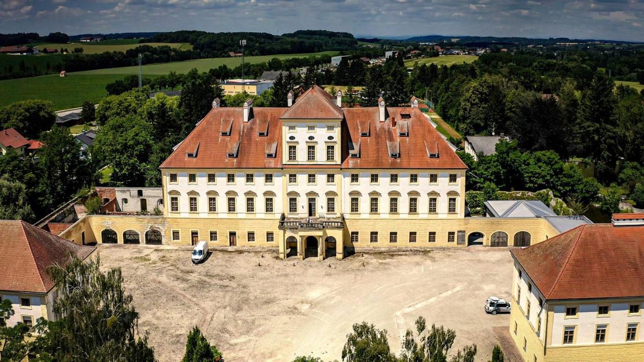 Innviertler Versailles Aurolzmunster Exterior photo